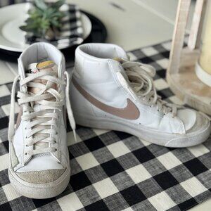Nike Women's- Nike Blazer Mid ‘77 Vintage
